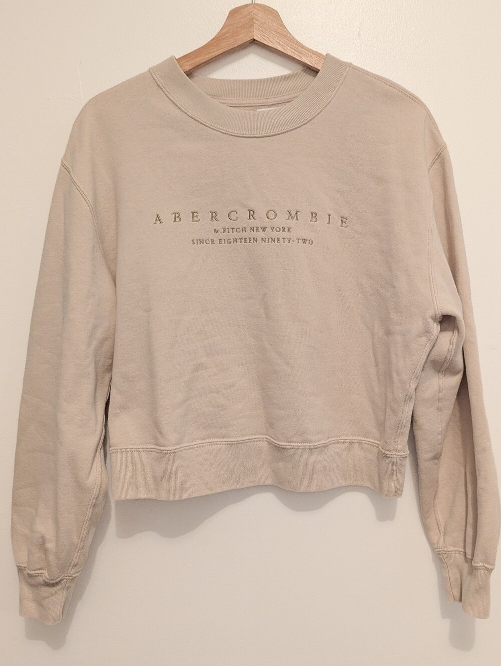 Abercrombie & Fitch Beige Cropped Crewneck Sweatshirt - M